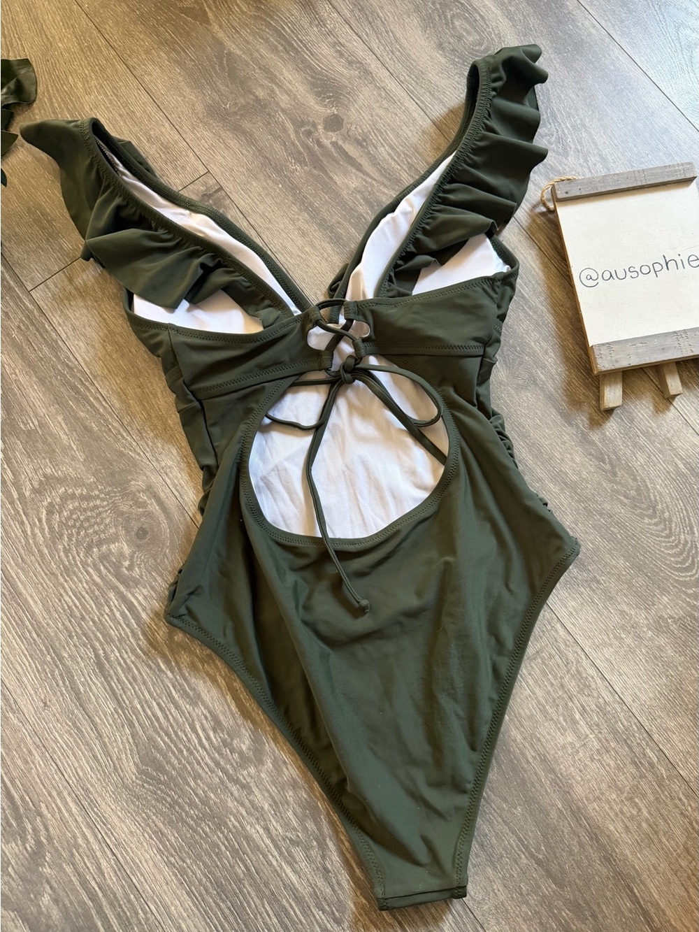 Cupshe Ruffled V-Neck Tummy Control One-Piece Swimsuit in Olive Green. Size M - Picture 3 of 12